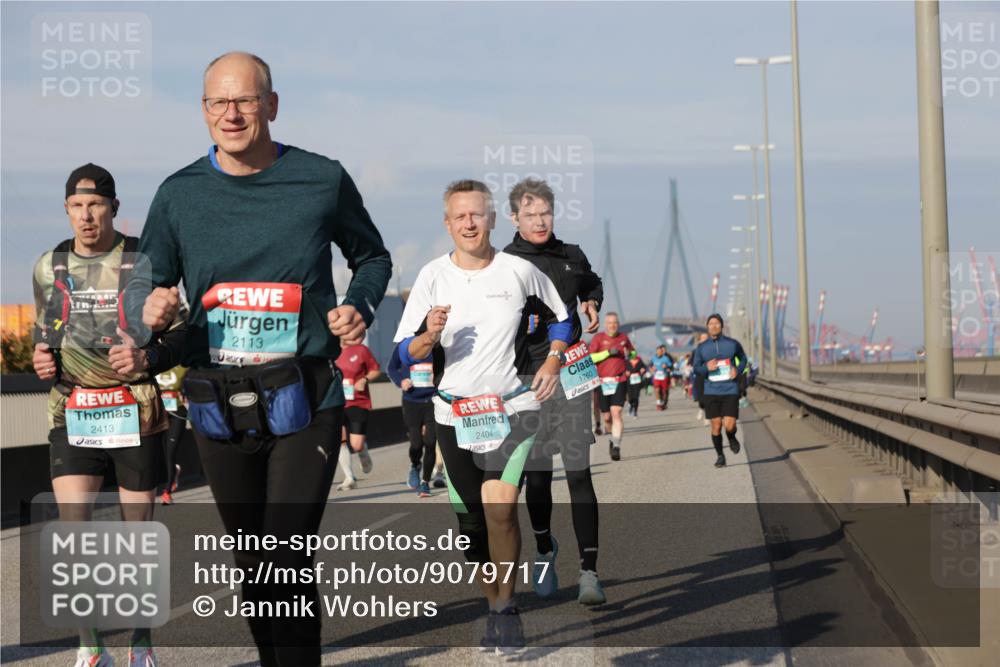 03.10.2025 - Köhlbrandbrückenlauf Jannik Wohlers http://msf.ph/oto/9079717 03.10.2025 10:01:36 Position 3 2413, 2113, 2404, 1760 meine-sportfotos.de