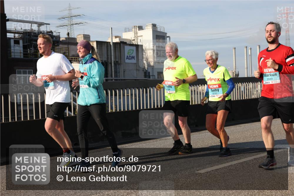03.10.2025 - Köhlbrandbrückenlauf Lena Gebhardt http://msf.ph/oto/9079721 03.10.2025 10:03:31 Position 2 3519, 2739, 2742, 2049 meine-sportfotos.de