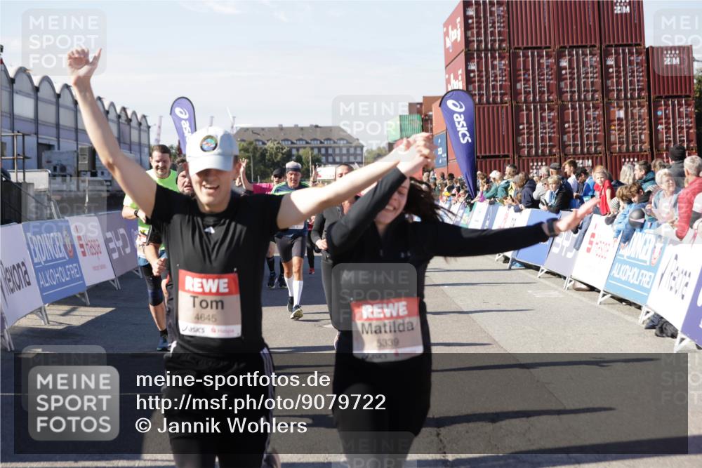 03.10.2025 - Köhlbrandbrückenlauf Jannik Wohlers http://msf.ph/oto/9079722 03.10.2025 13:17:44 Ziel 4410, 4645, 4679, 4829, 5168, 5339, 5685, 5731, 5732, 5906, 5909, 5917, 6331, 6388, 6485, 6704 meine-sportfotos.de