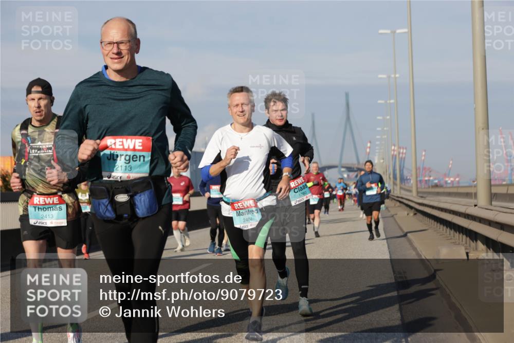03.10.2025 - Köhlbrandbrückenlauf Jannik Wohlers http://msf.ph/oto/9079723 03.10.2025 10:01:36 Position 3 2413, 2113, 2404, 1760 meine-sportfotos.de