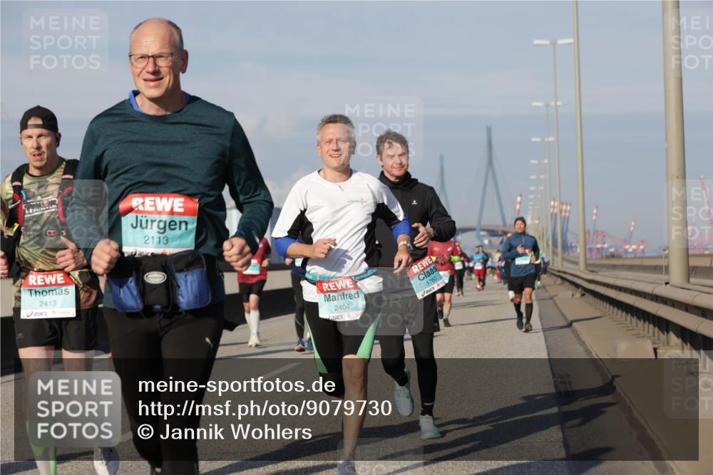 03.10.2025 - Köhlbrandbrückenlauf Jannik Wohlers http://msf.ph/oto/9079730 03.10.2025 10:01:36 Position 3 2413, 2113, 2404, 1760 meine-sportfotos.de