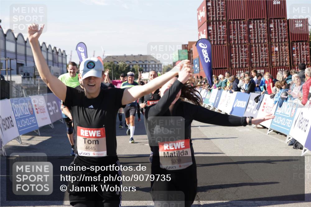 03.10.2025 - Köhlbrandbrückenlauf Jannik Wohlers http://msf.ph/oto/9079735 03.10.2025 13:17:44 Ziel 4410, 4645, 4679, 4829, 5168, 5339, 5685, 5731, 5732, 5906, 5909, 5917, 6331, 6388, 6485, 6704 meine-sportfotos.de
