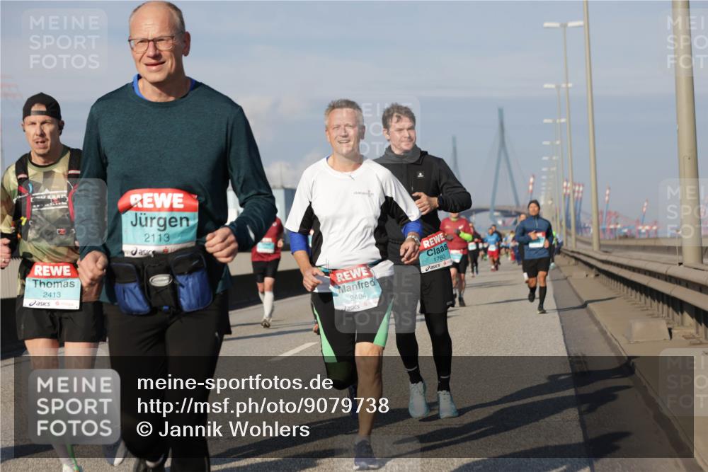 03.10.2025 - Köhlbrandbrückenlauf Jannik Wohlers http://msf.ph/oto/9079738 03.10.2025 10:01:36 Position 3 020, 2113, 2413, 2404, 1760 meine-sportfotos.de