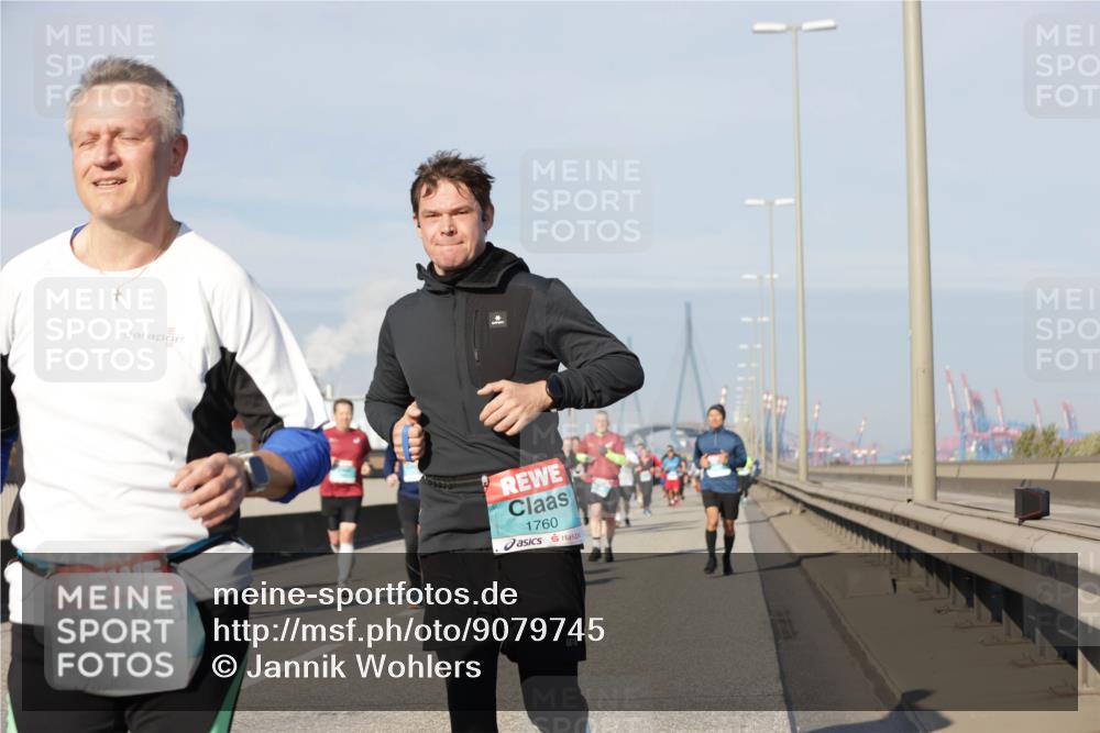 03.10.2025 - Köhlbrandbrückenlauf Jannik Wohlers http://msf.ph/oto/9079745 03.10.2025 10:01:38 Position 3 2404, 1760 meine-sportfotos.de