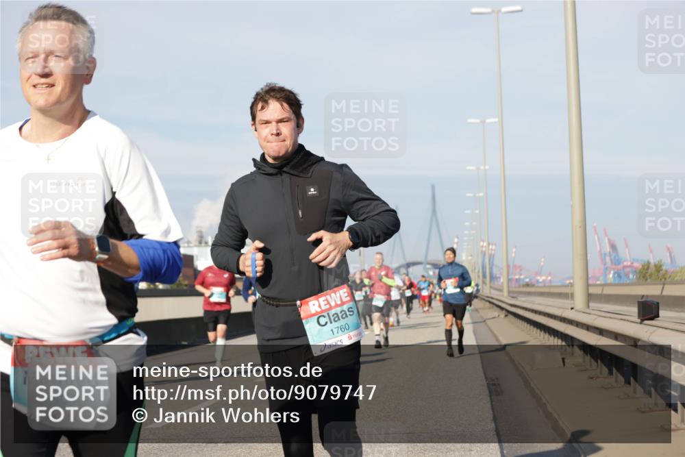 03.10.2025 - Köhlbrandbrückenlauf Jannik Wohlers http://msf.ph/oto/9079747 03.10.2025 10:01:38 Position 3 2404, 1760 meine-sportfotos.de