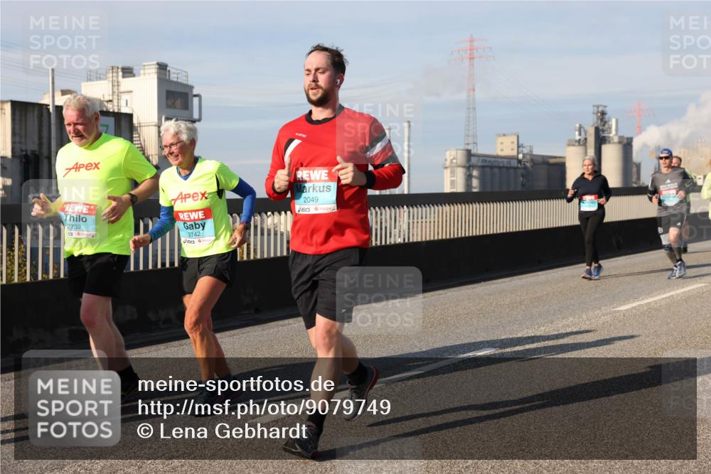 03.10.2025 - Köhlbrandbrückenlauf Lena Gebhardt http://msf.ph/oto/9079749 03.10.2025 10:03:32 Position 2 2739, 2742, 2049 meine-sportfotos.de