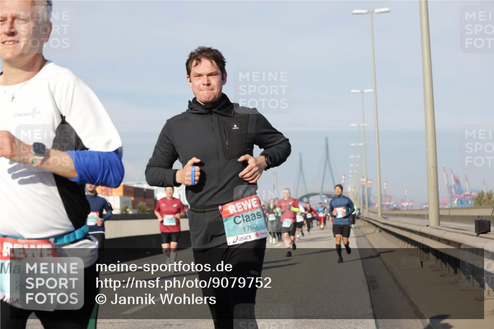 03.10.2025 - Köhlbrandbrückenlauf Jannik Wohlers http://msf.ph/oto/9079752 03.10.2025 10:01:38 Position 3 2404, 1760 meine-sportfotos.de