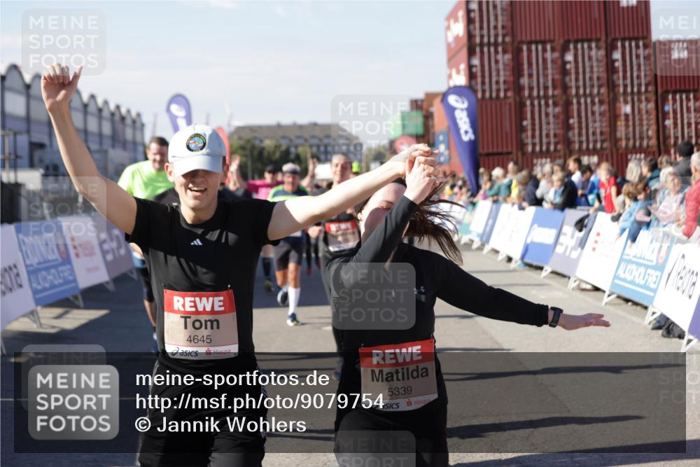 03.10.2025 - Köhlbrandbrückenlauf Jannik Wohlers http://msf.ph/oto/9079754 03.10.2025 13:17:44 Ziel 4410, 4645, 4679, 4829, 5168, 5339, 5685, 5731, 5732, 5906, 5909, 5917, 6331, 6388, 6485, 6704 meine-sportfotos.de