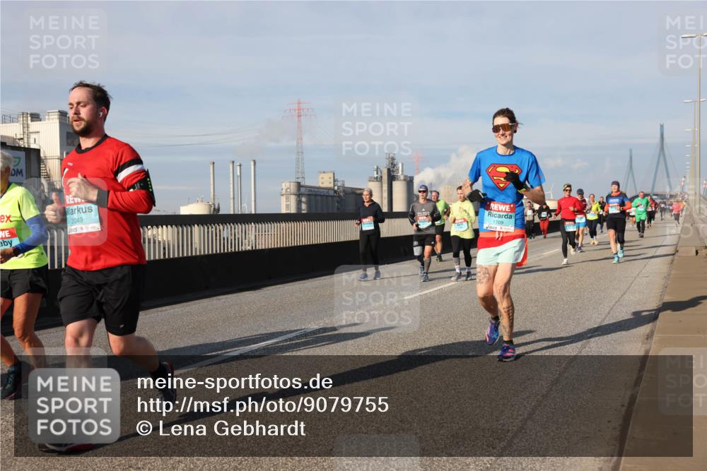 03.10.2025 - Köhlbrandbrückenlauf Lena Gebhardt http://msf.ph/oto/9079755 03.10.2025 10:03:32 Position 2 2049, 1709 meine-sportfotos.de