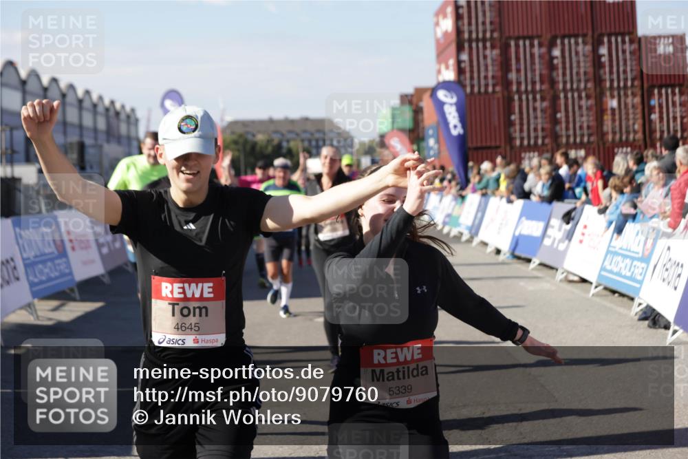 03.10.2025 - Köhlbrandbrückenlauf Jannik Wohlers http://msf.ph/oto/9079760 03.10.2025 13:17:44 Ziel 4410, 4645, 4679, 4829, 5168, 5339, 5685, 5731, 5732, 5906, 5909, 5917, 6331, 6388, 6485, 6704 meine-sportfotos.de