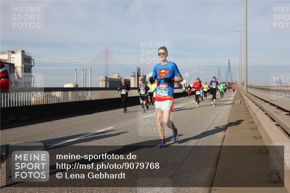 03.10.2025 - Köhlbrandbrückenlauf Lena Gebhardt http://msf.ph/oto/9079768 03.10.2025 10:03:33 Position 2 1709 meine-sportfotos.de