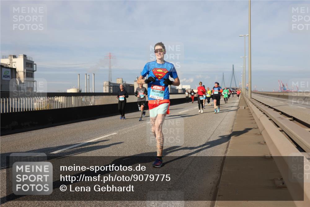 03.10.2025 - Köhlbrandbrückenlauf Lena Gebhardt http://msf.ph/oto/9079775 03.10.2025 10:03:33 Position 2 1709 meine-sportfotos.de
