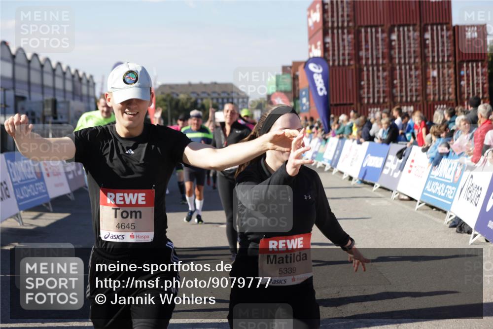 03.10.2025 - Köhlbrandbrückenlauf Jannik Wohlers http://msf.ph/oto/9079777 03.10.2025 13:17:44 Ziel 4410, 4645, 4679, 4829, 5168, 5339, 5685, 5731, 5732, 5906, 5909, 5917, 6331, 6388, 6485, 6704 meine-sportfotos.de