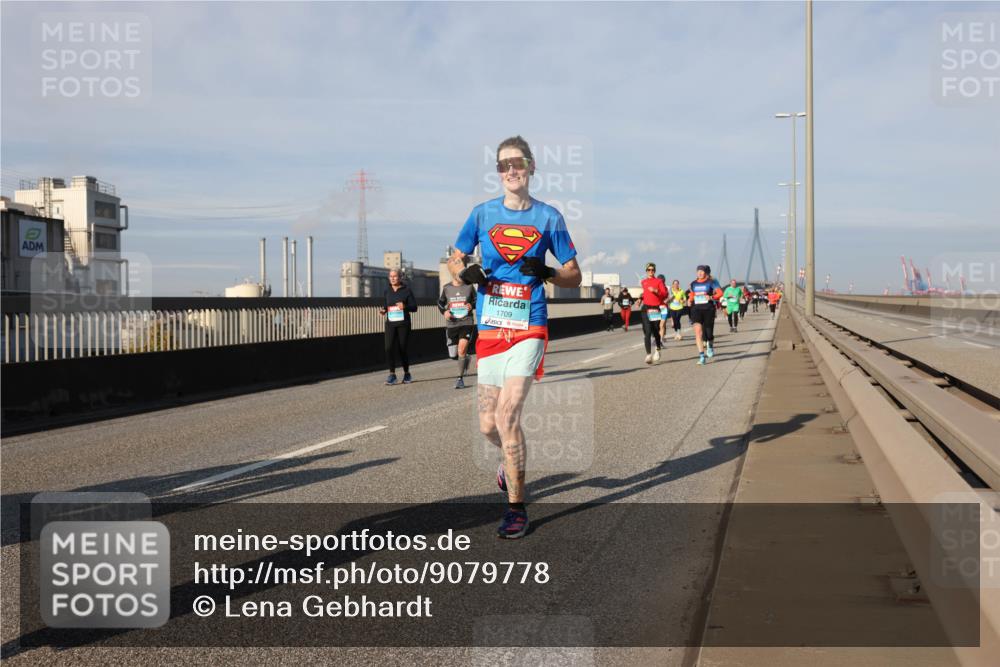 03.10.2025 - Köhlbrandbrückenlauf Lena Gebhardt http://msf.ph/oto/9079778 03.10.2025 10:03:33 Position 2 1709 meine-sportfotos.de