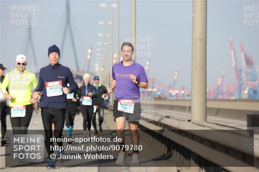 03.10.2025 - Köhlbrandbrückenlauf Jannik Wohlers http://msf.ph/oto/9079780 03.10.2025 09:53:41 Position 3 1257, 2990 meine-sportfotos.de
