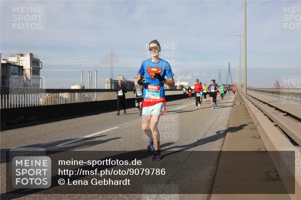 03.10.2025 - Köhlbrandbrückenlauf Lena Gebhardt http://msf.ph/oto/9079786 03.10.2025 10:03:33 Position 2 1709 meine-sportfotos.de
