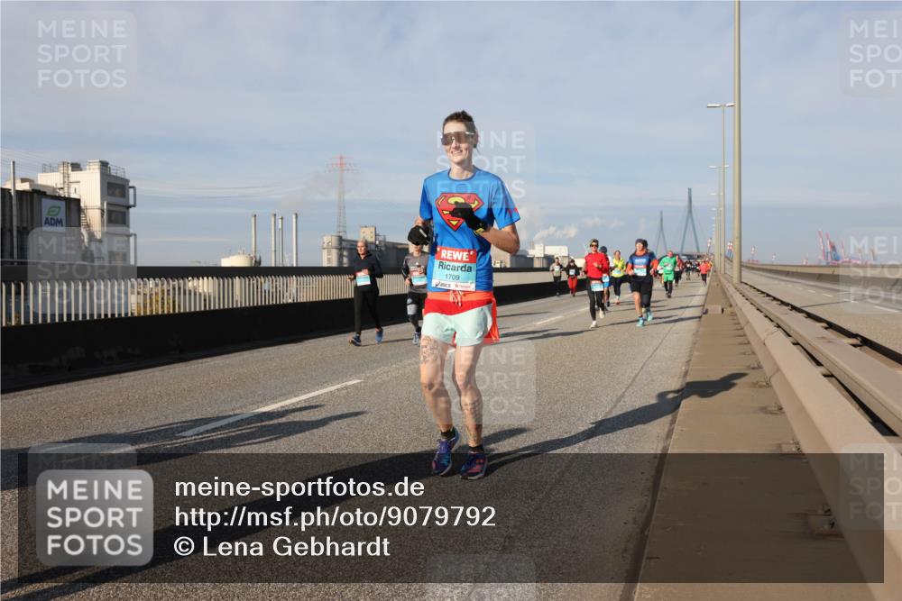 03.10.2025 - Köhlbrandbrückenlauf Lena Gebhardt http://msf.ph/oto/9079792 03.10.2025 10:03:33 Position 2 1709 meine-sportfotos.de