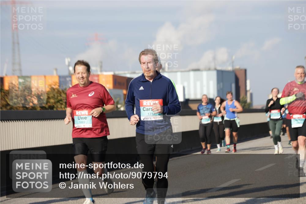 03.10.2025 - Köhlbrandbrückenlauf Jannik Wohlers http://msf.ph/oto/9079794 03.10.2025 10:01:40 Position 3 1883, 1712 meine-sportfotos.de