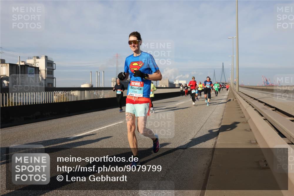 03.10.2025 - Köhlbrandbrückenlauf Lena Gebhardt http://msf.ph/oto/9079799 03.10.2025 10:03:33 Position 2 1709 meine-sportfotos.de