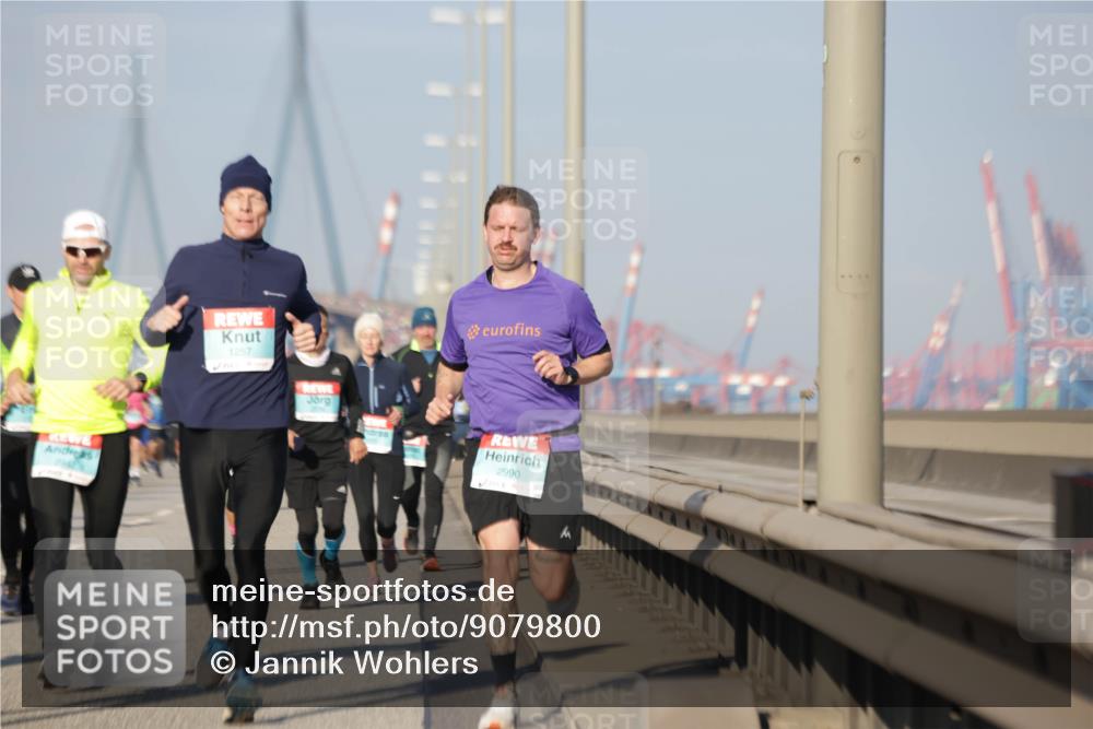 03.10.2025 - Köhlbrandbrückenlauf Jannik Wohlers http://msf.ph/oto/9079800 03.10.2025 09:53:41 Position 3 1257, 2990 meine-sportfotos.de