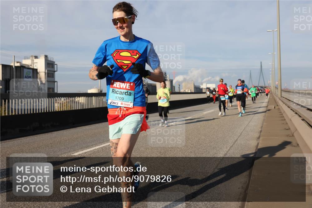 03.10.2025 - Köhlbrandbrückenlauf Lena Gebhardt http://msf.ph/oto/9079826 03.10.2025 10:03:34 Position 2 1709 meine-sportfotos.de
