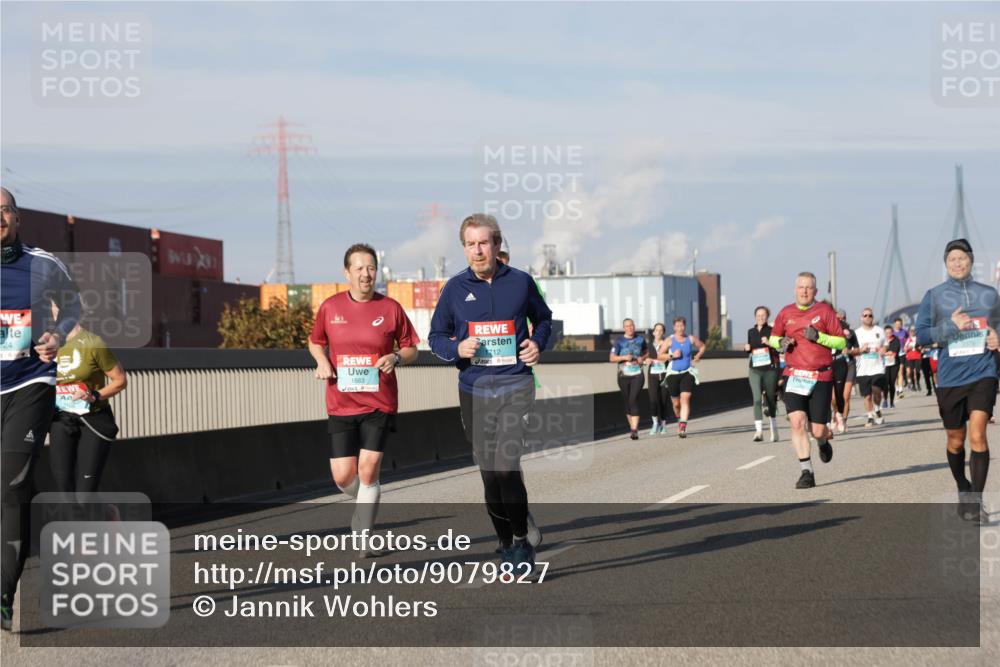 03.10.2025 - Köhlbrandbrückenlauf Jannik Wohlers http://msf.ph/oto/9079827 03.10.2025 10:01:40 Position 3 124, 1712, 1883 meine-sportfotos.de