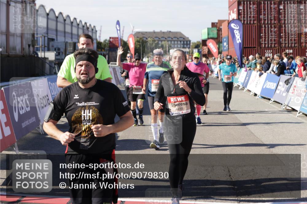 03.10.2025 - Köhlbrandbrückenlauf Jannik Wohlers http://msf.ph/oto/9079830 03.10.2025 13:17:45 Ziel 4410, 4645, 4679, 4829, 5168, 5339, 5685, 5731, 5732, 5906, 5909, 5917, 6331, 6388, 6485, 6704 meine-sportfotos.de