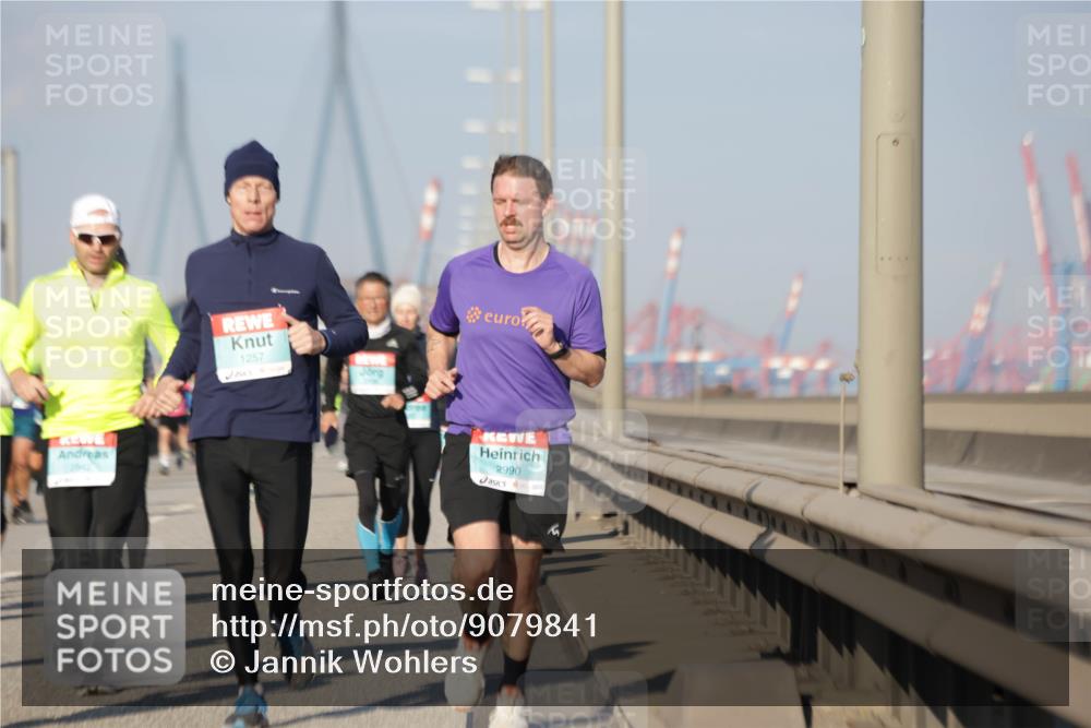 03.10.2025 - Köhlbrandbrückenlauf Jannik Wohlers http://msf.ph/oto/9079841 03.10.2025 09:53:41 Position 3 1257, 2990 meine-sportfotos.de