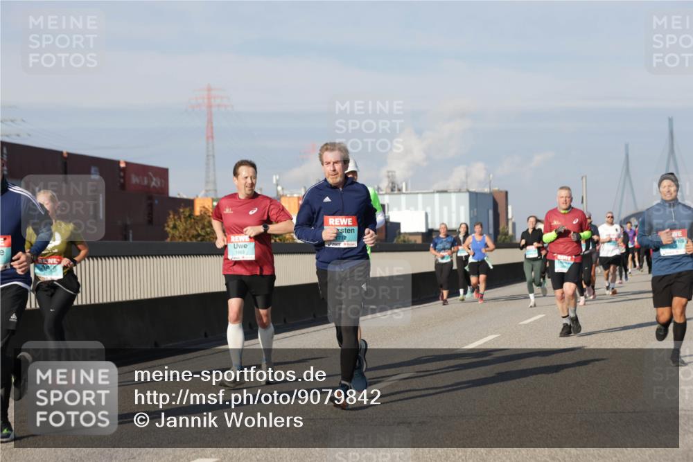 03.10.2025 - Köhlbrandbrückenlauf Jannik Wohlers http://msf.ph/oto/9079842 03.10.2025 10:01:40 Position 3 1883 meine-sportfotos.de