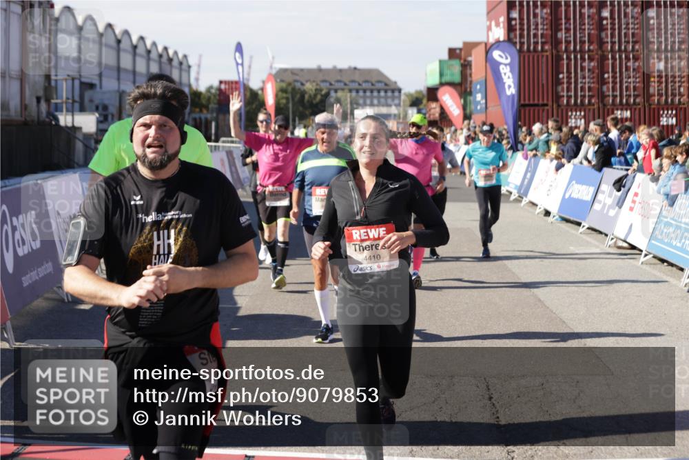 03.10.2025 - Köhlbrandbrückenlauf Jannik Wohlers http://msf.ph/oto/9079853 03.10.2025 13:17:45 Ziel 4410, 4645, 4679, 4829, 5168, 5339, 5685, 5731, 5732, 5906, 5909, 5917, 6331, 6388, 6485, 6704 meine-sportfotos.de
