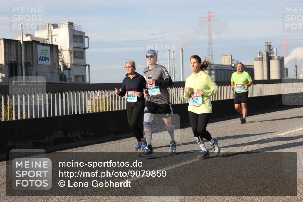 03.10.2025 - Köhlbrandbrückenlauf Lena Gebhardt http://msf.ph/oto/9079859 03.10.2025 10:03:35 Position 2 2103, 1717, 1762 meine-sportfotos.de