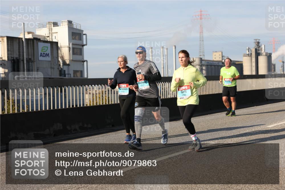 03.10.2025 - Köhlbrandbrückenlauf Lena Gebhardt http://msf.ph/oto/9079863 03.10.2025 10:03:35 Position 2 2103, 1717, 1762 meine-sportfotos.de