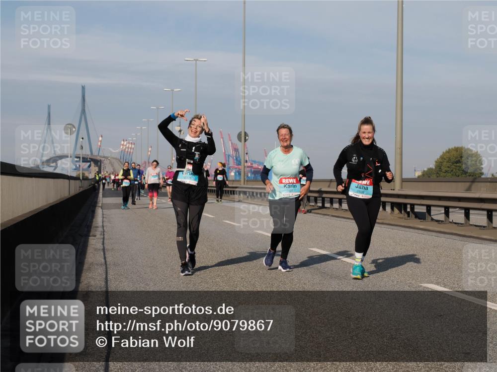 03.10.2025 - Köhlbrandbrückenlauf Fabian Wolf http://msf.ph/oto/9079867 03.10.2025 10:17:18 Position 3 2928, 2927, 2926 meine-sportfotos.de