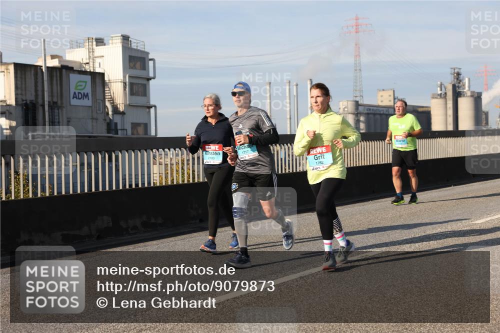 03.10.2025 - Köhlbrandbrückenlauf Lena Gebhardt http://msf.ph/oto/9079873 03.10.2025 10:03:35 Position 2 2103, 1717, 1762 meine-sportfotos.de