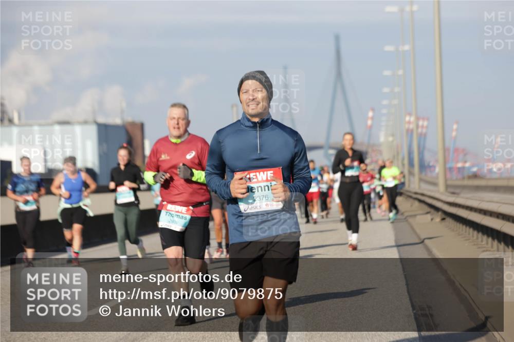 03.10.2025 - Köhlbrandbrückenlauf Jannik Wohlers http://msf.ph/oto/9079875 03.10.2025 10:01:42 Position 3 2800, 2376 meine-sportfotos.de