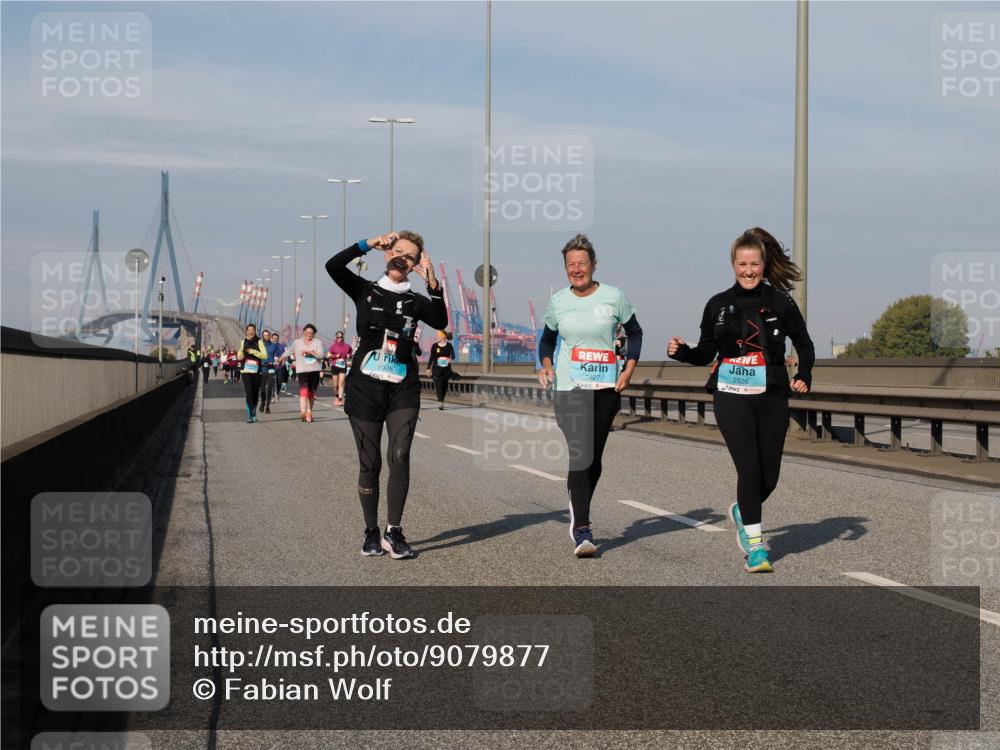 03.10.2025 - Köhlbrandbrückenlauf Fabian Wolf http://msf.ph/oto/9079877 03.10.2025 10:17:19 Position 3 2928, 2927, 2926 meine-sportfotos.de