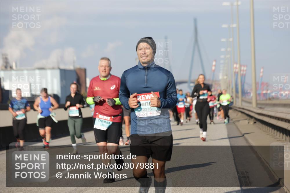 03.10.2025 - Köhlbrandbrückenlauf Jannik Wohlers http://msf.ph/oto/9079881 03.10.2025 10:01:42 Position 3 2900, 2376 meine-sportfotos.de