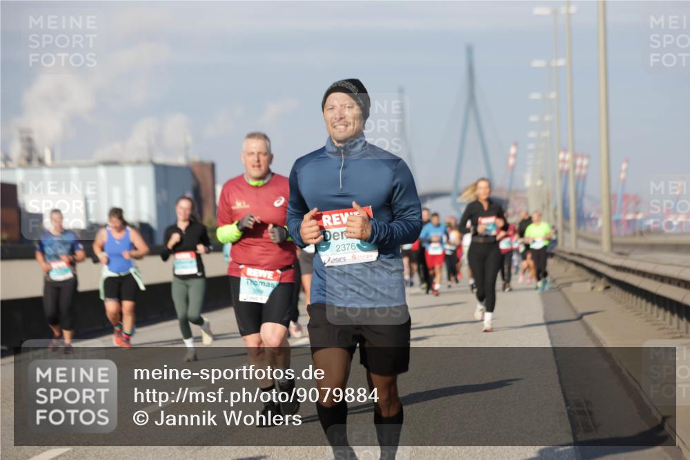 03.10.2025 - Köhlbrandbrückenlauf Jannik Wohlers http://msf.ph/oto/9079884 03.10.2025 10:01:42 Position 3 2900, 2376 meine-sportfotos.de