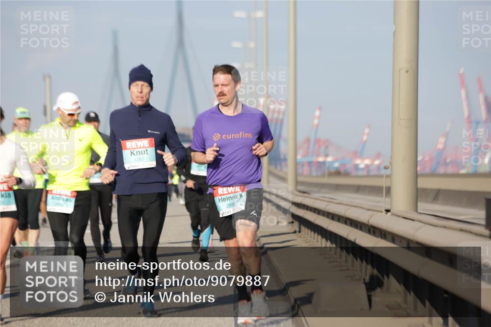 03.10.2025 - Köhlbrandbrückenlauf Jannik Wohlers http://msf.ph/oto/9079887 03.10.2025 09:53:42 Position 3 1257, 2990 meine-sportfotos.de