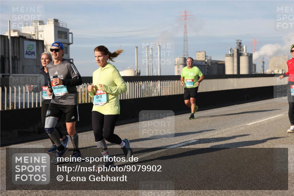03.10.2025 - Köhlbrandbrückenlauf Lena Gebhardt http://msf.ph/oto/9079902 03.10.2025 10:03:35 Position 2 1717, 2103, 1762 meine-sportfotos.de