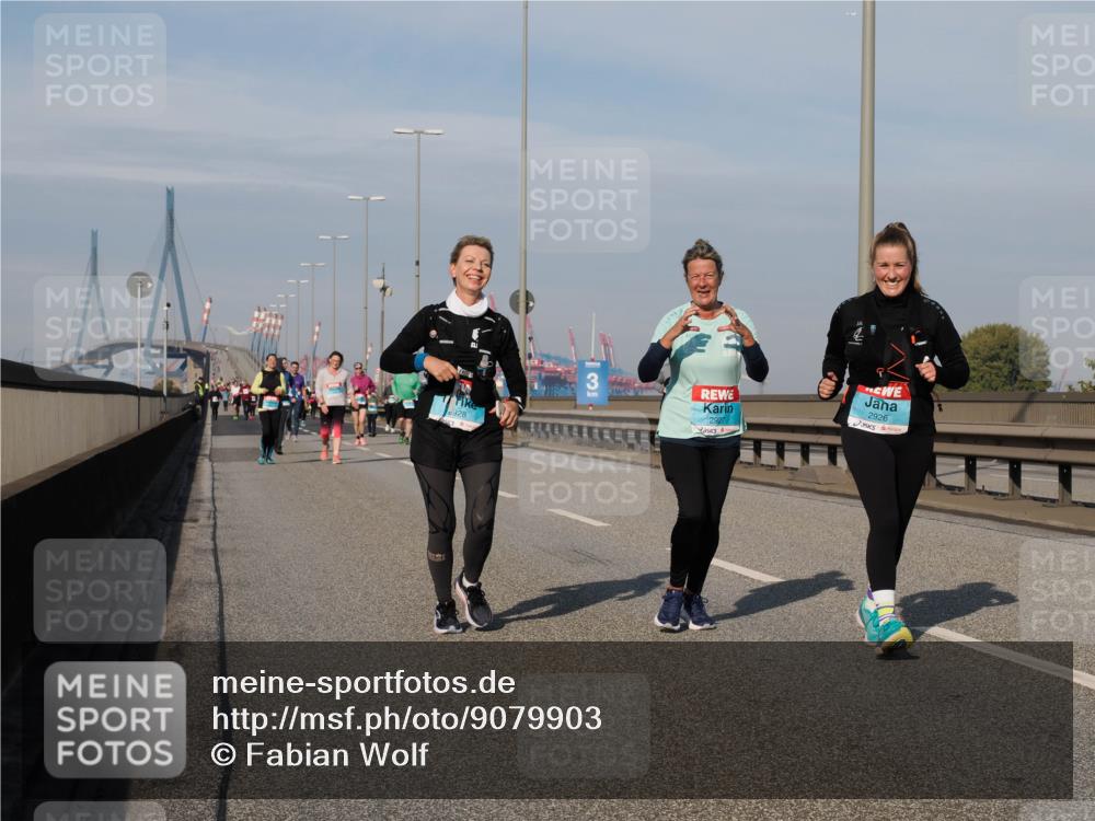 03.10.2025 - Köhlbrandbrückenlauf Fabian Wolf http://msf.ph/oto/9079903 03.10.2025 10:17:19 Position 3 928, 2927, 2926 meine-sportfotos.de