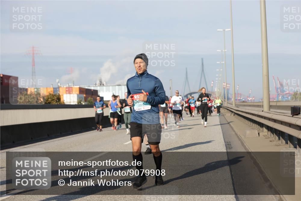 03.10.2025 - Köhlbrandbrückenlauf Jannik Wohlers http://msf.ph/oto/9079908 03.10.2025 10:01:43 Position 3 2376 meine-sportfotos.de