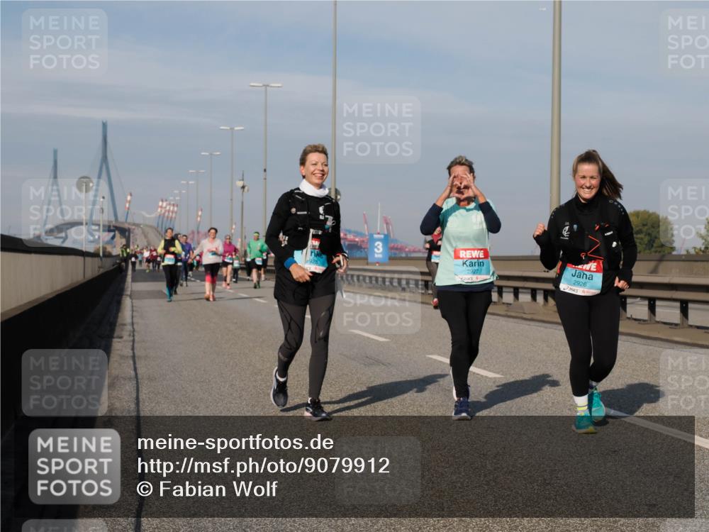 03.10.2025 - Köhlbrandbrückenlauf Fabian Wolf http://msf.ph/oto/9079912 03.10.2025 10:17:19 Position 3 2928, 3, 2927, 2926 meine-sportfotos.de