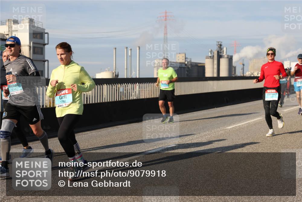 03.10.2025 - Köhlbrandbrückenlauf Lena Gebhardt http://msf.ph/oto/9079918 03.10.2025 10:03:35 Position 2 7, 1717, 1762 meine-sportfotos.de