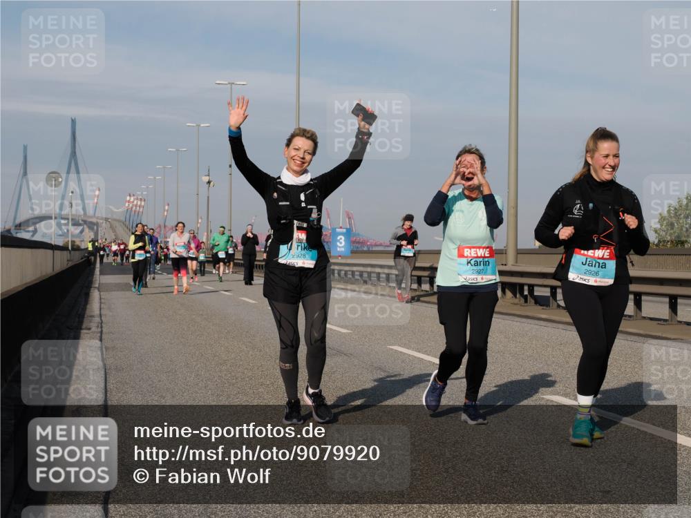 03.10.2025 - Köhlbrandbrückenlauf Fabian Wolf http://msf.ph/oto/9079920 03.10.2025 10:17:20 Position 3 2928, 3, 2927, 2926 meine-sportfotos.de