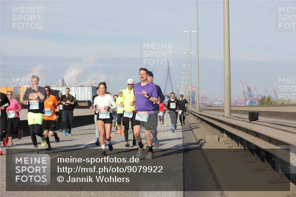 03.10.2025 - Köhlbrandbrückenlauf Jannik Wohlers http://msf.ph/oto/9079922 03.10.2025 09:53:43 Position 3 1163, 1203, 2990 meine-sportfotos.de