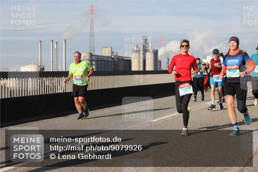 03.10.2025 - Köhlbrandbrückenlauf Lena Gebhardt http://msf.ph/oto/9079926 03.10.2025 10:03:36 Position 2 3597, 2970 meine-sportfotos.de