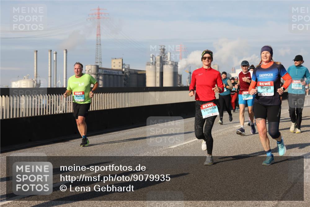 03.10.2025 - Köhlbrandbrückenlauf Lena Gebhardt http://msf.ph/oto/9079935 03.10.2025 10:03:36 Position 2 1734, 3597, 2970, 2111 meine-sportfotos.de
