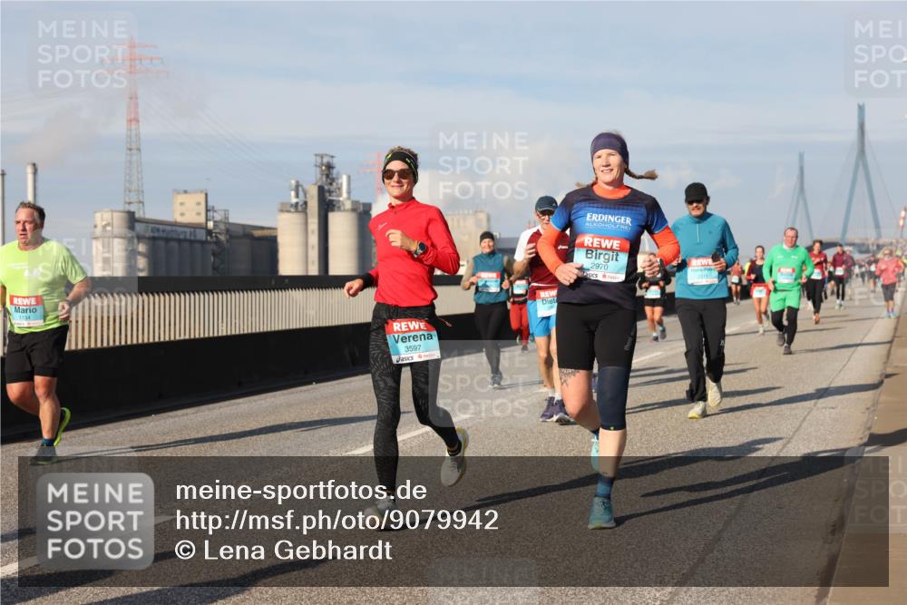 03.10.2025 - Köhlbrandbrückenlauf Lena Gebhardt http://msf.ph/oto/9079942 03.10.2025 10:03:36 Position 2 1734, 3597, 2970, 19 meine-sportfotos.de