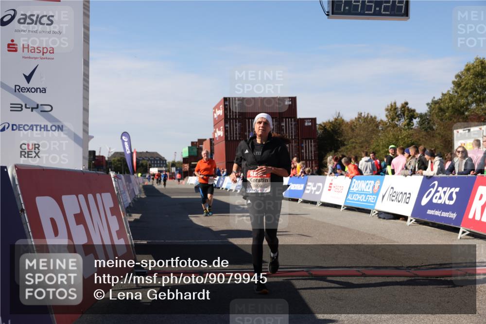 03.10.2025 - Köhlbrandbrückenlauf Lena Gebhardt http://msf.ph/oto/9079945 03.10.2025 13:45:25 Ziel 5223, 5600, 5999, 6695 meine-sportfotos.de